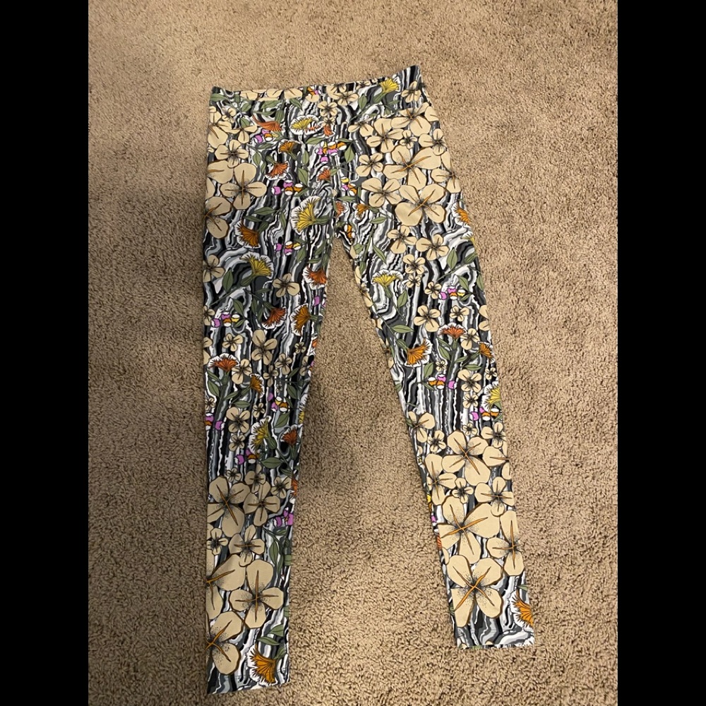 LuLaRoe tall and curvy leggings